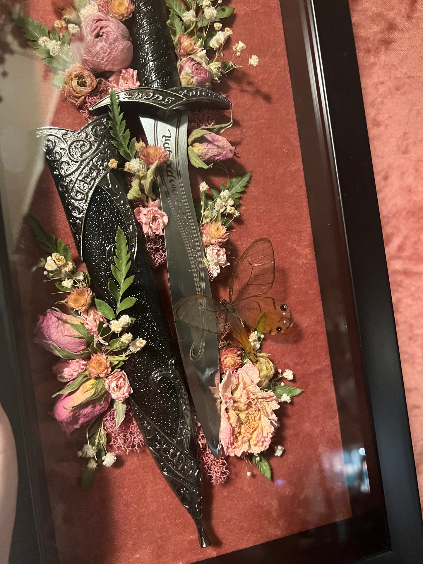 Fantasy Dagger Frame Pink