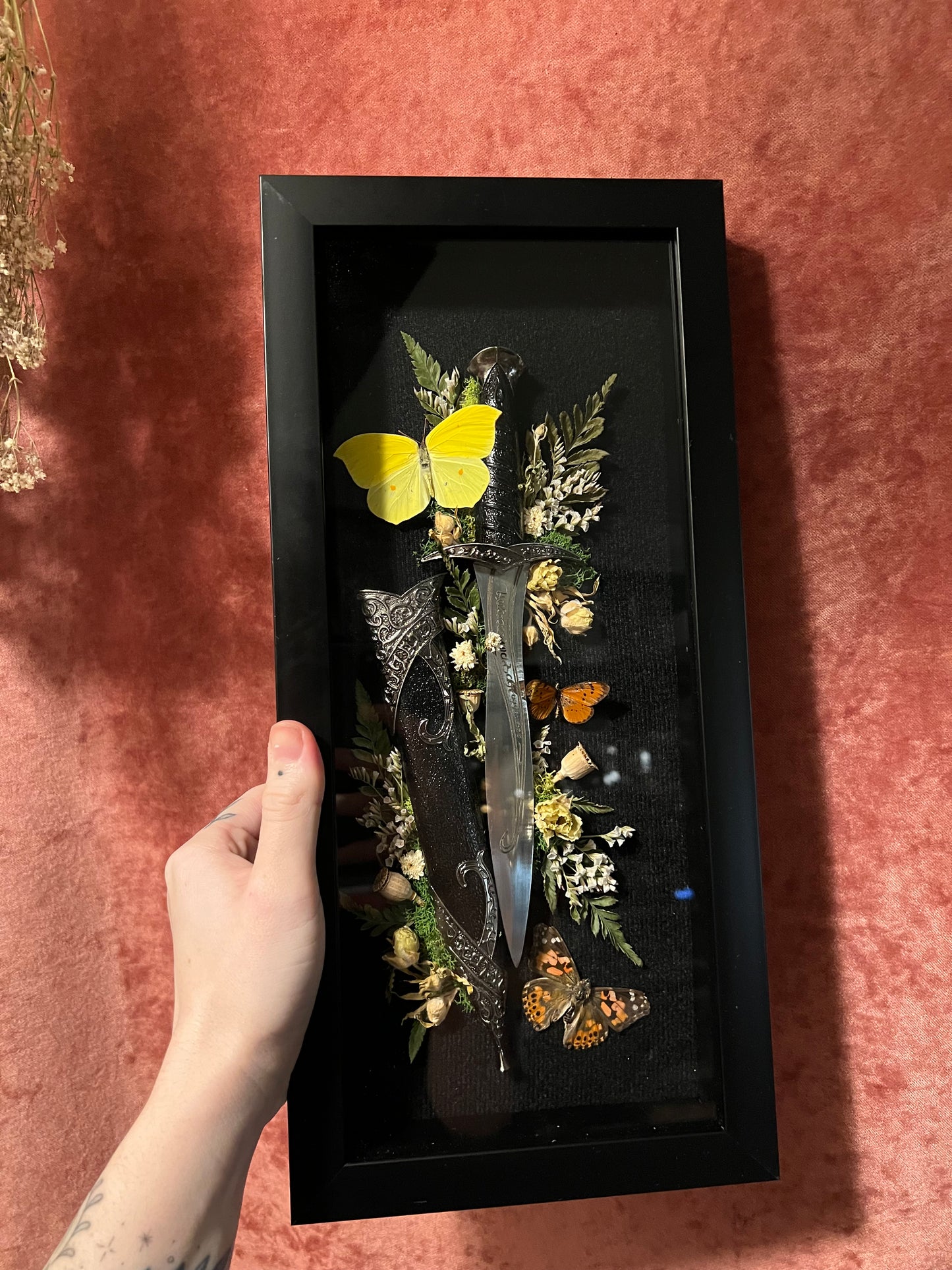 Fantasy Dagger Frame Yellow/Orange