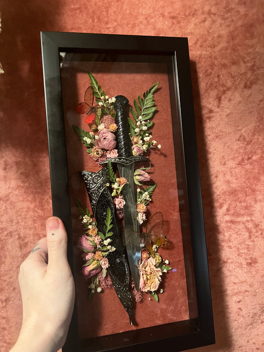 Fantasy Dagger Frame Pink